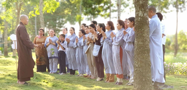 Quý thầy và các phái đoàn Phật tử chúc tết Thượng tọa Thích Chân Tính từ ngày 11-15 tết