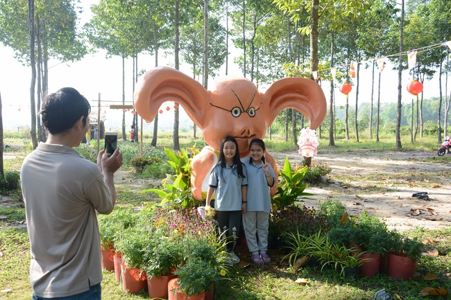 Quý thầy và các phái đoàn Phật tử chúc tết Thượng tọa Thích Chân Tính từ ngày 11-15 tết