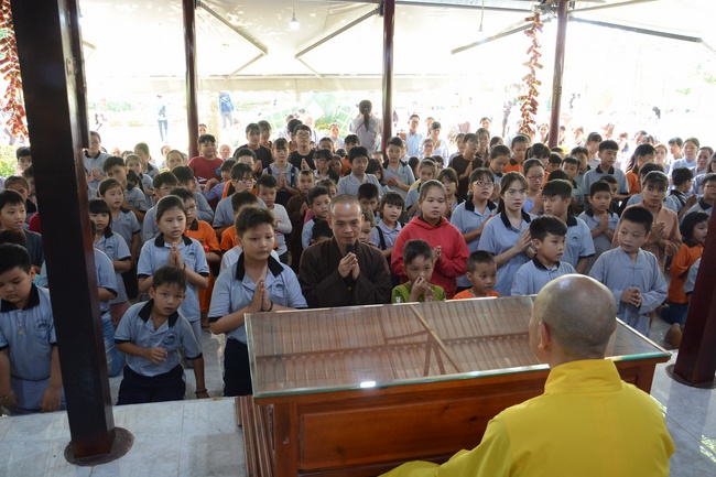 Quý thầy và các phái đoàn Phật tử chúc tết Thượng tọa Thích Chân Tính từ ngày 11-15 tết