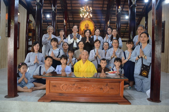 Quý thầy và các phái đoàn Phật tử chúc tết Thượng tọa Thích Chân Tính từ ngày 11-15 tết