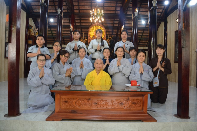 Quý thầy và các phái đoàn Phật tử chúc tết Thượng tọa Thích Chân Tính từ ngày 11-15 tết