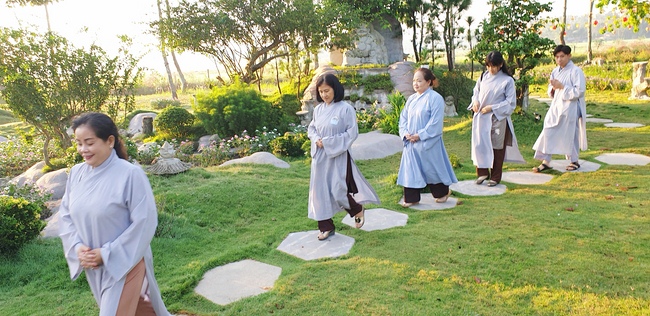 Quý thầy và các phái đoàn Phật tử chúc tết Thượng tọa Thích Chân Tính từ ngày 11-15 tết