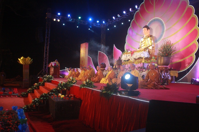 Lễ Hoa đăng Liên Hoa Hội Thượng tại chùa Côn Sơn – Hải Dương