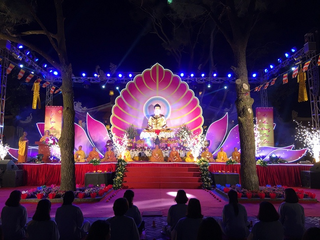 Lễ Hoa đăng Liên Hoa Hội Thượng tại chùa Côn Sơn – Hải Dương