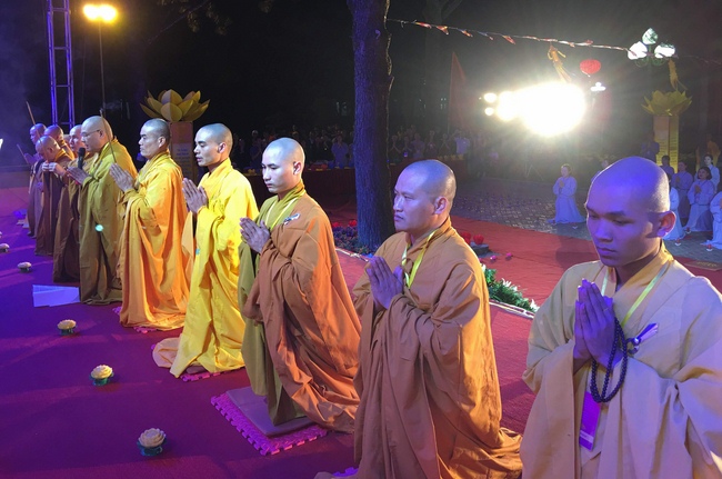 Lễ Hoa đăng Liên Hoa Hội Thượng tại chùa Côn Sơn – Hải Dương