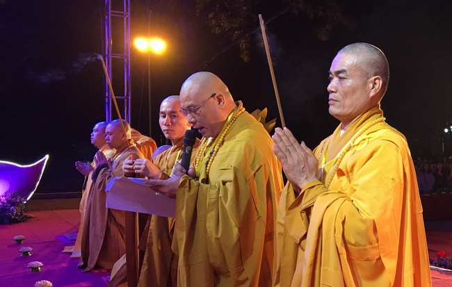 Lễ Hoa đăng Liên Hoa Hội Thượng tại chùa Côn Sơn – Hải Dương