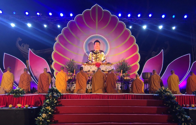 Lễ Hoa đăng Liên Hoa Hội Thượng tại chùa Côn Sơn – Hải Dương