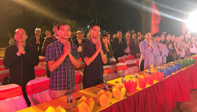 Lễ Hoa đăng Liên Hoa Hội Thượng tại chùa Côn Sơn – Hải Dương