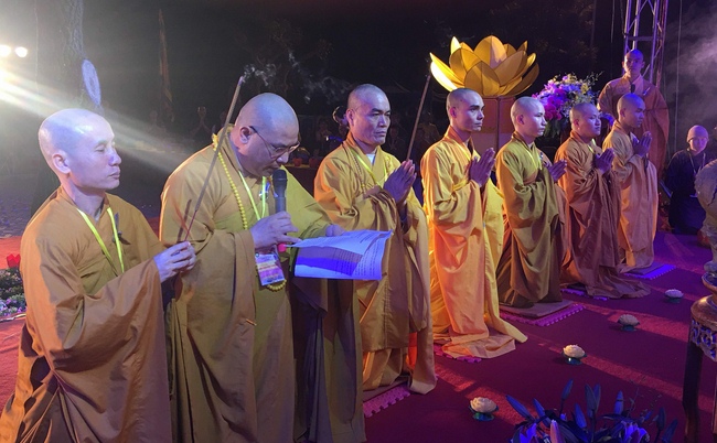 Lễ Hoa đăng Liên Hoa Hội Thượng tại chùa Côn Sơn – Hải Dương