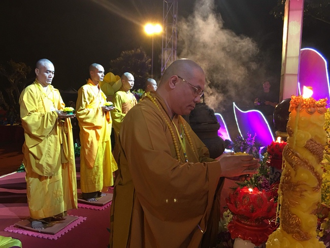 Lễ Hoa đăng Liên Hoa Hội Thượng tại chùa Côn Sơn – Hải Dương