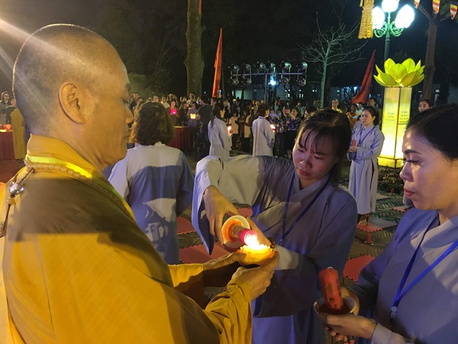 Lễ Hoa đăng Liên Hoa Hội Thượng tại chùa Côn Sơn – Hải Dương