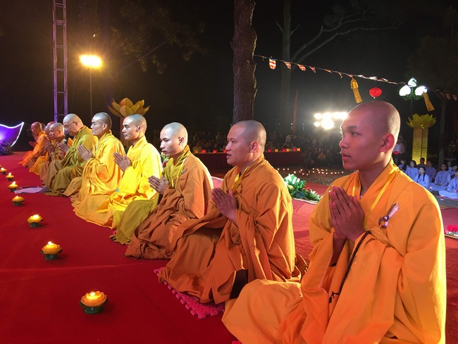 Lễ Hoa đăng Liên Hoa Hội Thượng tại chùa Côn Sơn – Hải Dương