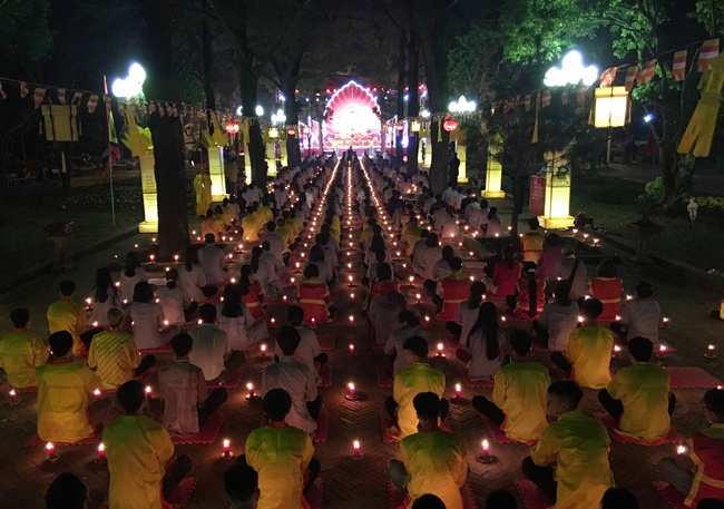Lễ Hoa đăng Liên Hoa Hội Thượng tại chùa Côn Sơn – Hải Dương