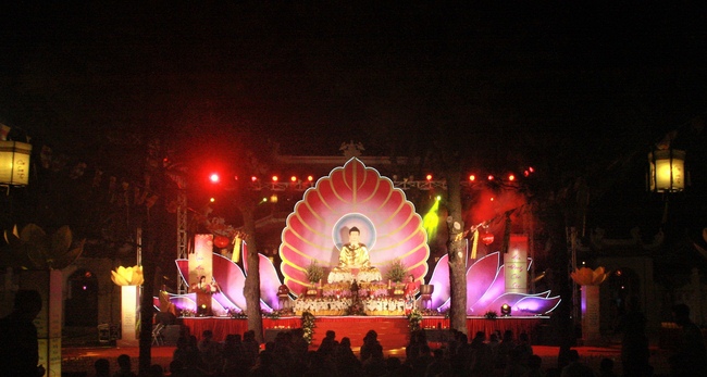 Lễ Hoa đăng Liên Hoa Hội Thượng tại chùa Côn Sơn – Hải Dương