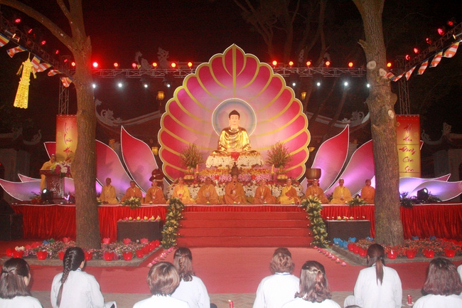 Lễ Hoa đăng Liên Hoa Hội Thượng tại chùa Côn Sơn – Hải Dương