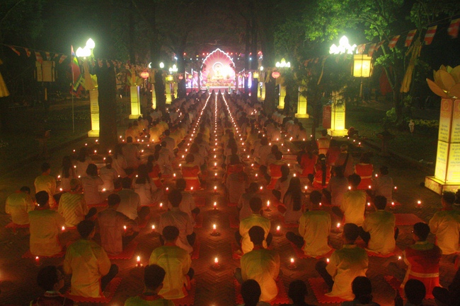 Lễ Hoa đăng Liên Hoa Hội Thượng tại chùa Côn Sơn – Hải Dương