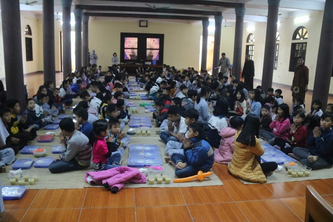 Hoa Phuc Pagoda: More than 150 children attended the first spring retreat in the Year of the Pig