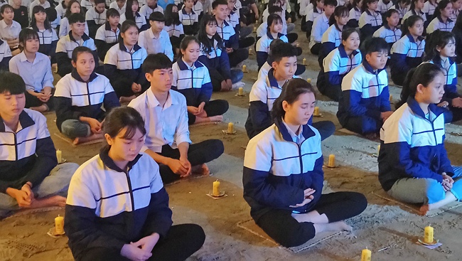 Lễ hoa đăng cầu an chùa Linh Ứng – Hải Dương
