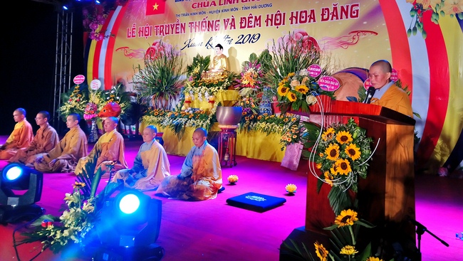 Lễ hoa đăng cầu an chùa Linh Ứng – Hải Dương