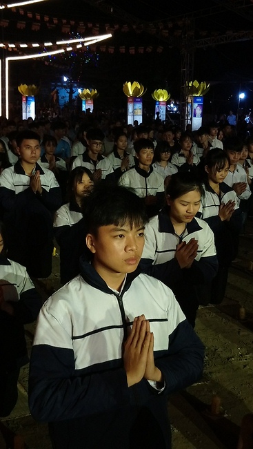 Lễ hoa đăng cầu an chùa Linh Ứng – Hải Dương