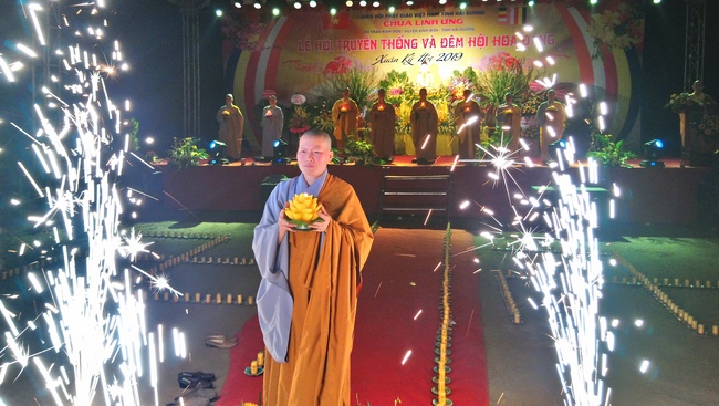 Lễ hoa đăng cầu an chùa Linh Ứng – Hải Dương