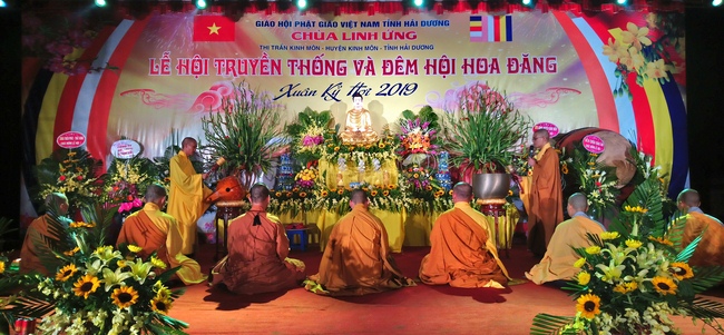 Lễ hoa đăng cầu an chùa Linh Ứng – Hải Dương