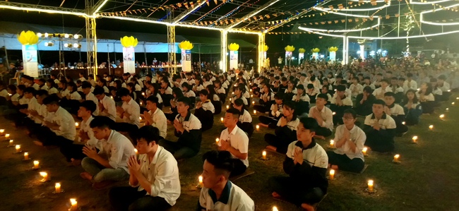 Lễ hoa đăng cầu an chùa Linh Ứng – Hải Dương