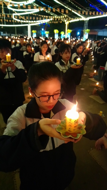 Lễ hoa đăng cầu an chùa Linh Ứng – Hải Dương