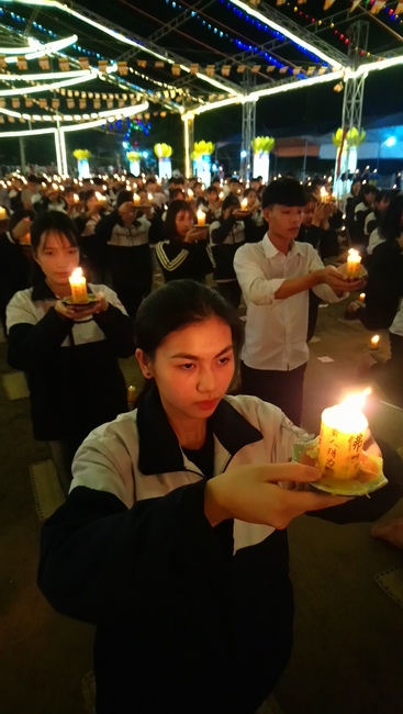 Lễ hoa đăng cầu an chùa Linh Ứng – Hải Dương