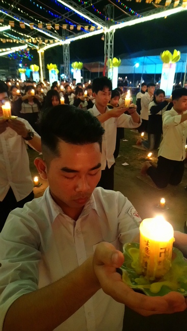 Lễ hoa đăng cầu an chùa Linh Ứng – Hải Dương