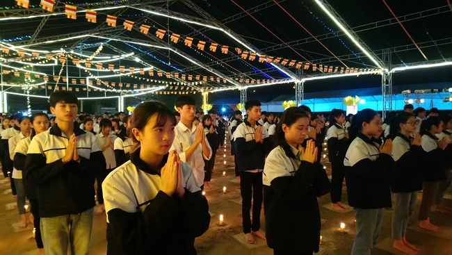 Lễ hoa đăng cầu an chùa Linh Ứng – Hải Dương