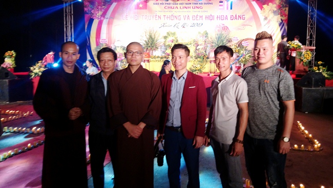 Lễ hoa đăng cầu an chùa Linh Ứng – Hải Dương