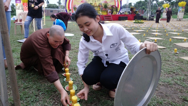 Lễ hoa đăng cầu an chùa Linh Ứng – Hải Dương