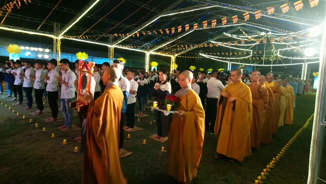 Lễ hoa đăng cầu an chùa Linh Ứng – Hải Dương