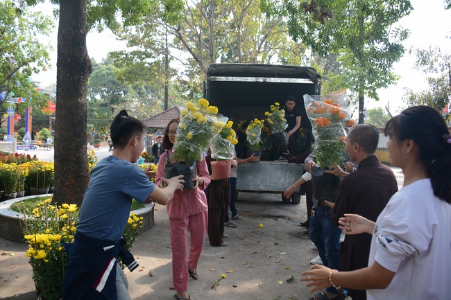 Series photos of activities preparing for the New Year 2019