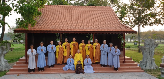 Huong Phap Pagoda wish Tet to Senior Ven Thich Chan Tinh on the lunar first Day