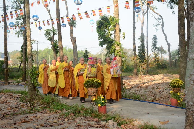 Monks of Hoang Phap Pagoda wishing  a long life  to the Senior Abbot.