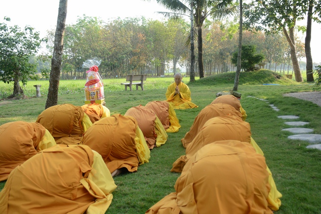 Monks of Hoang Phap Pagoda wishing  a long life  to the Senior Abbot.