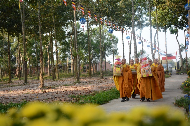 Monks of Hoang Phap Pagoda wishing  a long life  to the Senior Abbot.