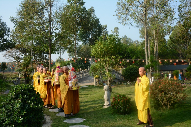 Monks of Hoang Phap Pagoda wishing  a long life  to the Senior Abbot.