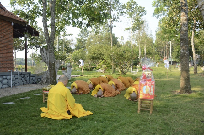 Monks of Hoang Phap Pagoda wishing  a long life  to the Senior Abbot.
