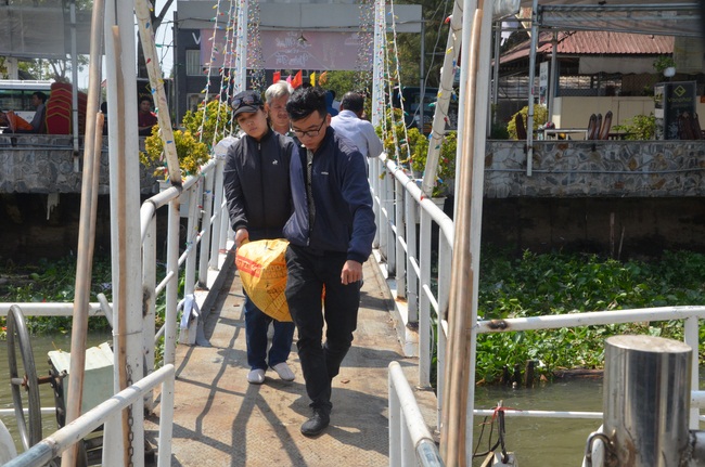 Attending the Final Year Ceremony of the Buddhist Intermediate Institute, Creature Release in Can Tho City.