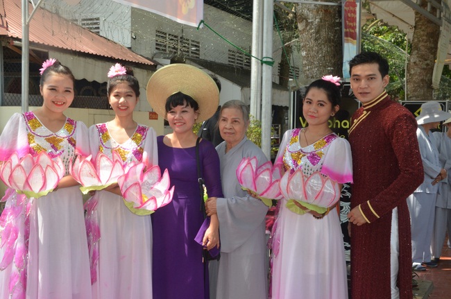 Attending the Final Year Ceremony of the Buddhist Intermediate Institute, Creature Release in Can Tho City.