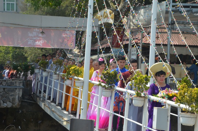 Attending the Final Year Ceremony of the Buddhist Intermediate Institute, Creature Release in Can Tho City.