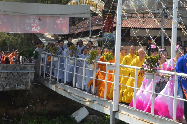 Attending the Final Year Ceremony of the Buddhist Intermediate Institute, Creature Release in Can Tho City.