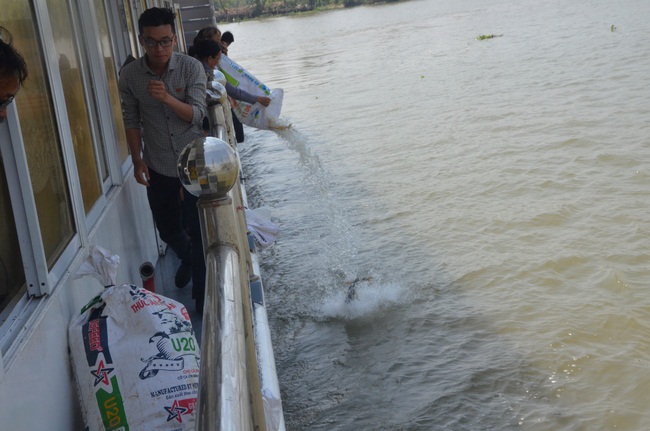 Attending the Final Year Ceremony of the Buddhist Intermediate Institute, Creature Release in Can Tho City.