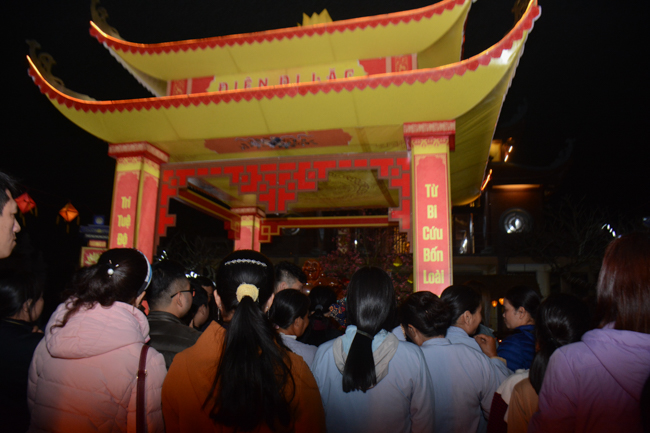 Đêm giao thừa chào đón năm Kỷ Hợi tại chùa Tây Khánh – Thái Bình