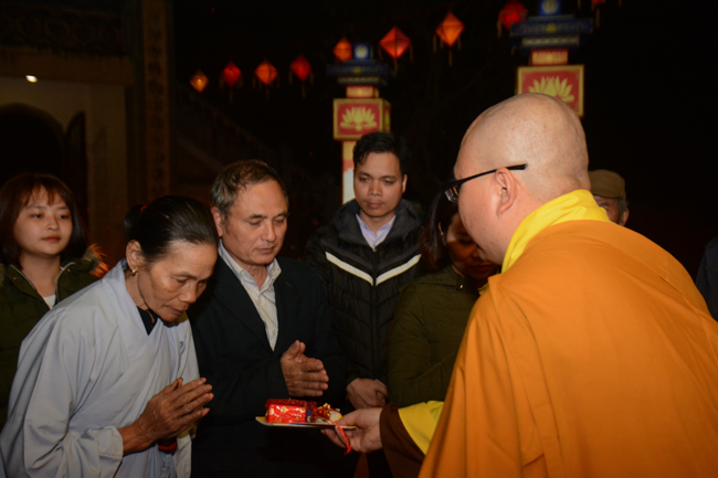 Đêm giao thừa chào đón năm Kỷ Hợi tại chùa Tây Khánh – Thái Bình