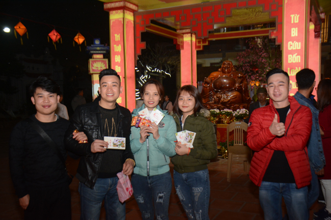 Đêm giao thừa chào đón năm Kỷ Hợi tại chùa Tây Khánh – Thái Bình