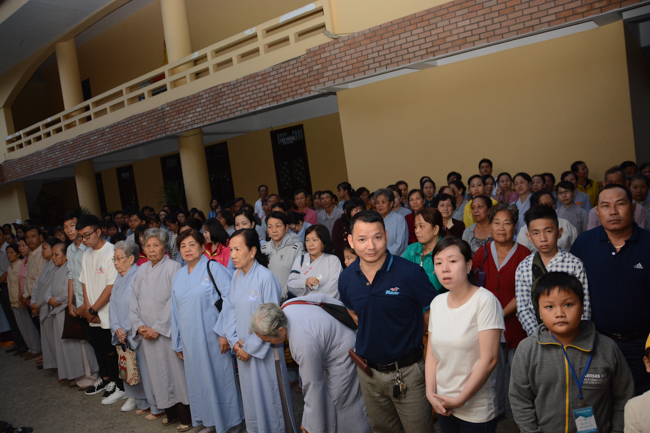 Over 70.000 red pockets had been given in the first New Year day